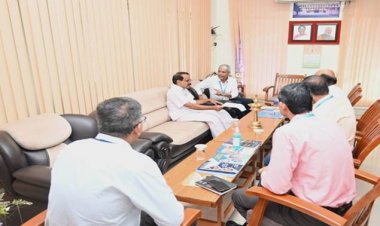 Union Minister of State for Fisheries Animal Husbandry and Dairying George Kurian visits CIFNET and reviewed various activities at Kochi today