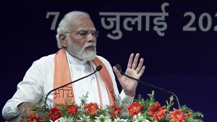 श्री नरेंद्र दामोदरदास मोदी: देश के प्रथम व्यक्ति, महामहिम प्रधानमंत्री, दुनिया के सबसे शक्तिशाली व्यक्तित्व व प्रभावशाली नेतृत्व कर्त्ता, स्वतंत्र भारत के प्रथम प्रधानमंत्री और बहुमुखी प्रतिभा के धनी।