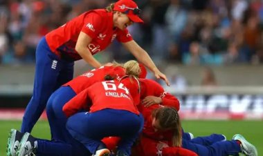 महिला एशेज सीरीज  :रोमांचक टी20 मैच में इंग्लैंड की महिलाओं ने ऑस्ट्रेलिया की महिलाओं को हरा दिया