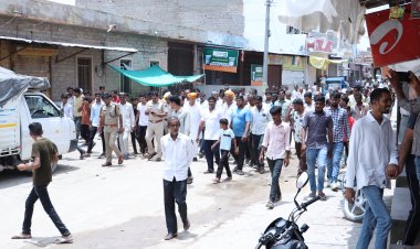 "धुंधाड़ा: अराजकता में बाज़ार बंद गुस्साए व्यापारी सड़कों पर उतरे"