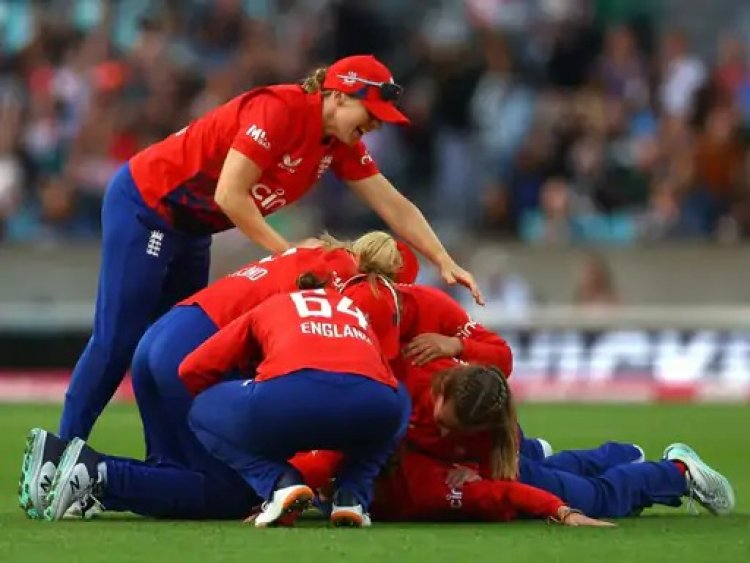 महिला एशेज सीरीज  :रोमांचक टी20 मैच में इंग्लैंड की महिलाओं ने ऑस्ट्रेलिया की महिलाओं को हरा दिया
