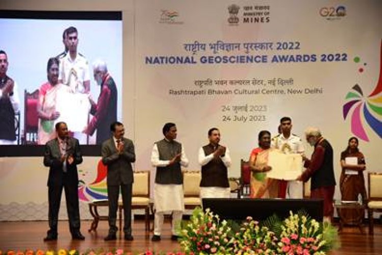 राष्ट्रपति ने राष्ट्रीय भूविज्ञान पुरस्कार- 2022 प्रदान किए