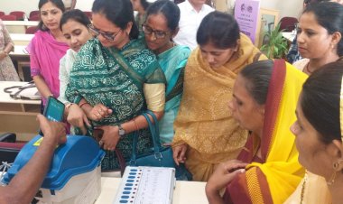 जनप्रतिनिधियों ने समझी ईवीएम से मतदान प्रक्रिया की बारीकियां