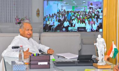 2 अक्टूबर को गांधी जयंती पर जयपुर में आयोजित होगी अहिंसा क्रांति रैलीः मुख्यमंत्री - देश के वर्तमान हालातों में गांधी दर्शन अधिक प्रासंगिक - महाविद्यालयों में महापुरूषों के नाम से बने केन्द्रों को दी जाएगी आर्थिक सहायता