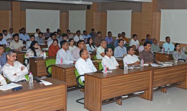 विधानसभा चुनाव 2023- रिटर्निंग एवं सहायक रिटर्निंग अधिकारियों के लिए चार दिवसीय सर्टिफिकेशन कार्यक्रम हुआ प्रारंभ -चुनाव प्रक्रियाओं की बारीकी से दी जा रही जानकारियां