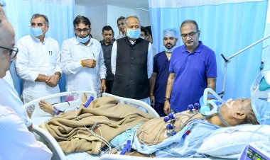 मुख्यमंत्री ने श्री रामेश्वर डूडी की कुशलक्षेम पूछी